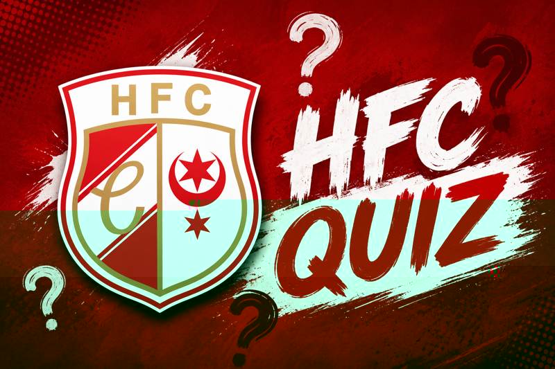Illustration mit dem HFC-Vereinswappen und dem Schriftzug „HFC Quiz“ vor rotem Hintergrund mit Kreidepinsel-Optik und Fragezeichen-Motiven – KI-generiertes Bild
